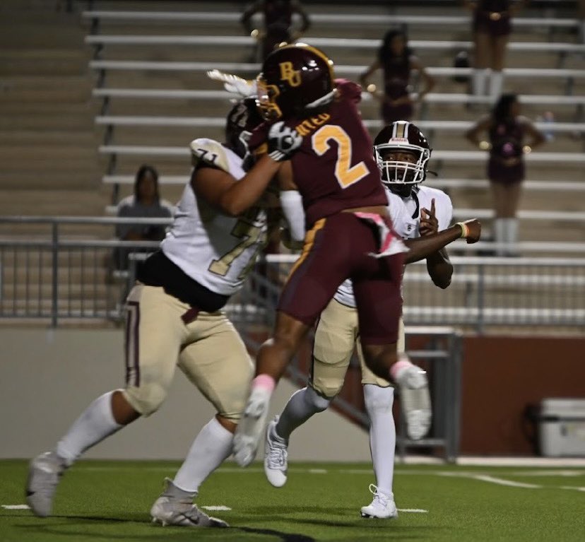 LauraBrmdz3's tweet photo. So PROUD of our SC Bulldogs they get the job done 🔥 👏 #txhsfb
Very excited to see my boy #71 do his thing in the next 2yrs of HS!!! #JB71 #Allin @JonathanB2607 https://t.co/2CxNV2YIje
