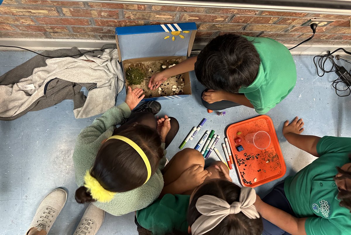 smeehan20's tweet photo. Greenlawn students engaged in learning! #theamazingnetwork2 https://t.co/xXQtNNN7N8