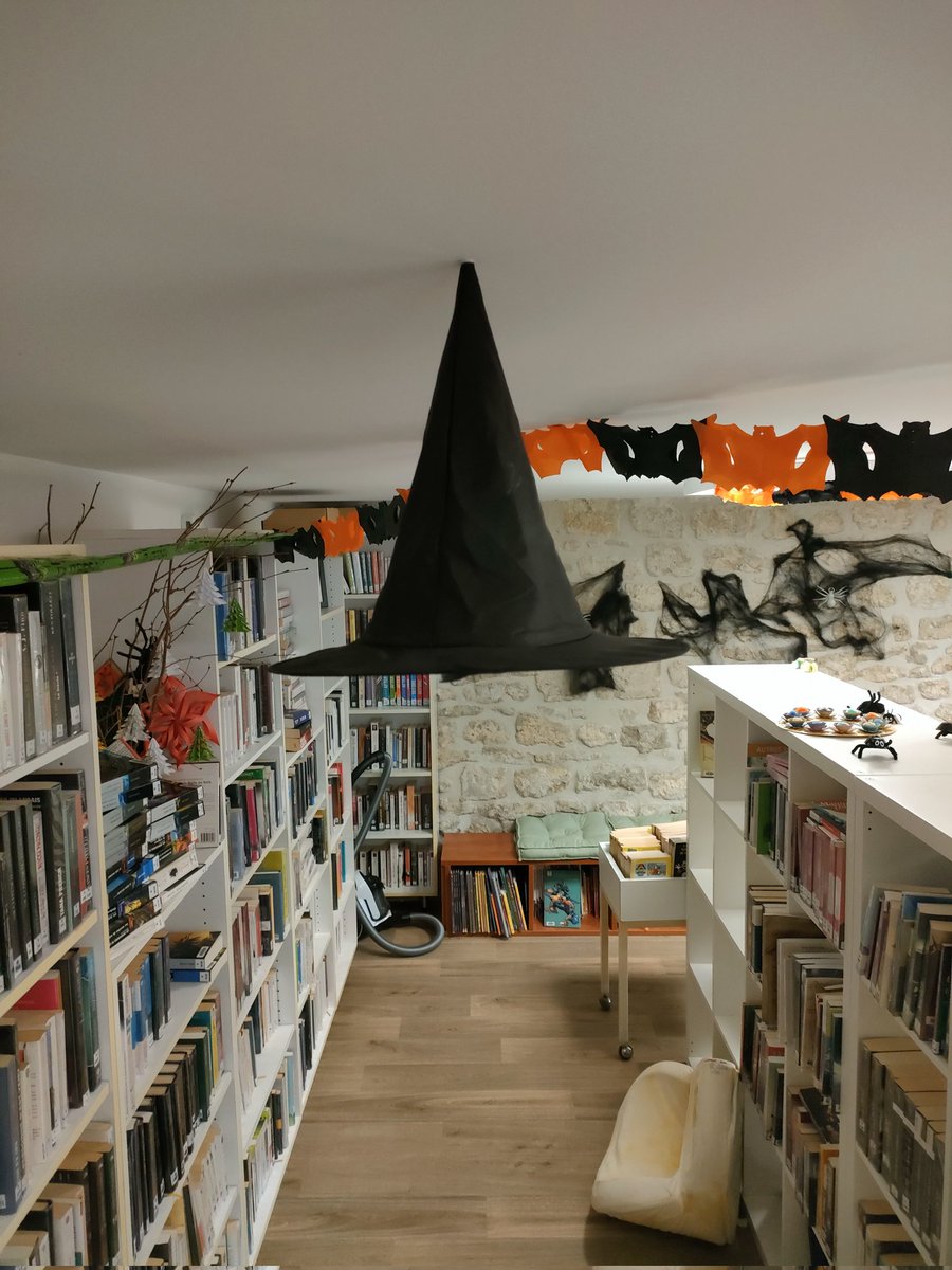 bibliocrecy's tweet photo. On est passé en mode halloween 🎃👻🎃👻🎃👻 https://t.co/fNWYXhhrdm