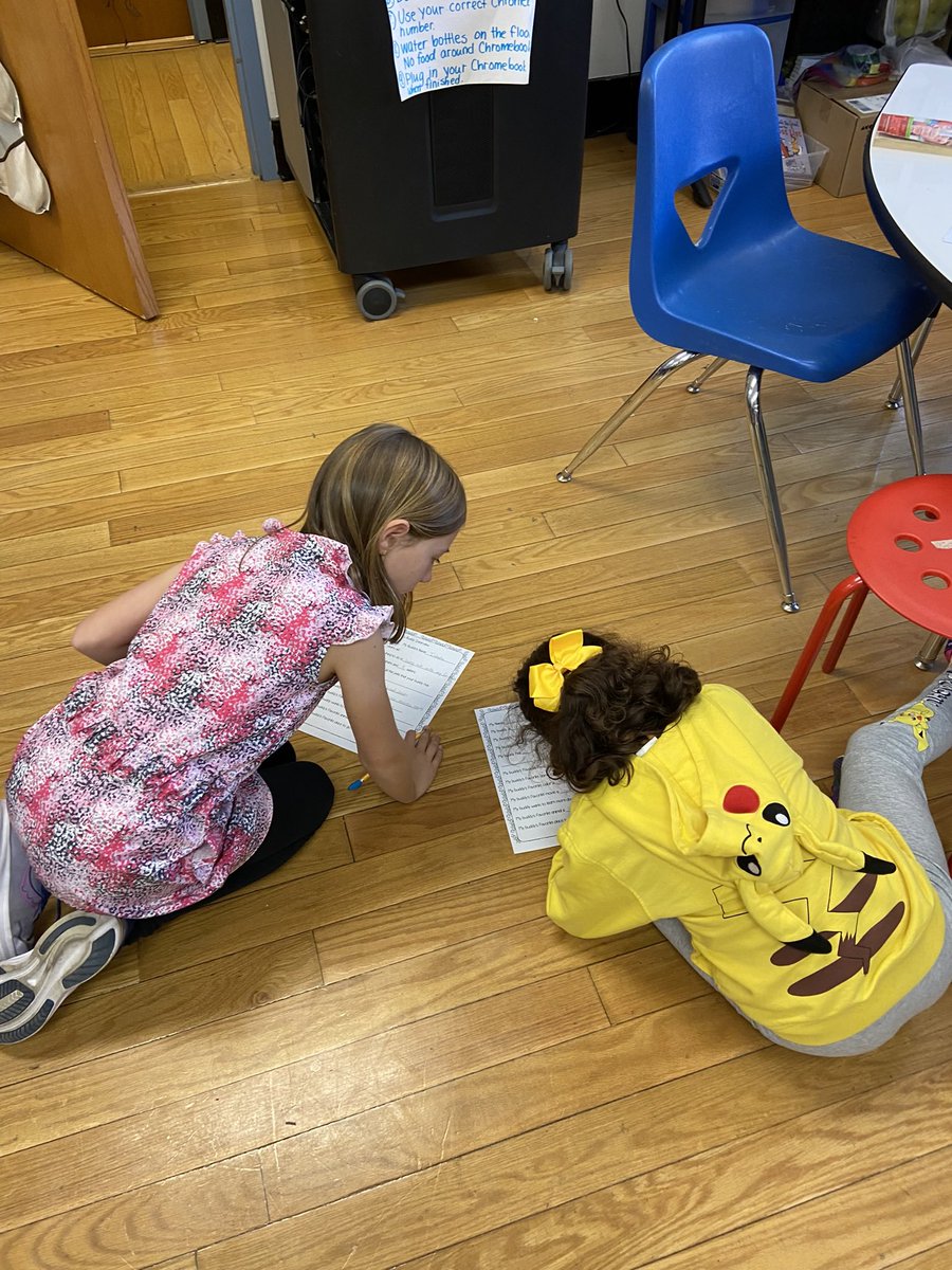 MrsManleysClass's tweet photo. Yesterday we had a great visit with our buddies in Ms. Tremont’s first grade class!  The 4th graders and 1st graders interviewed each other to learn more about their similarities and differences. 🥰 https://t.co/gost15hztW
