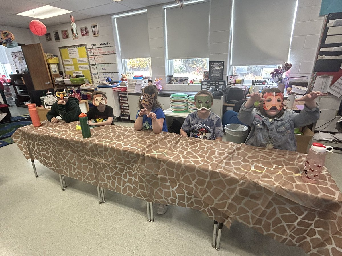 HelayneTalbott's tweet photo. The culmination of our animal classification unit with Mrs. Mariano was so fun! @NASHUASCHOOLS @mariojandrade @SarfdeK https://t.co/ZZXiXWho7l