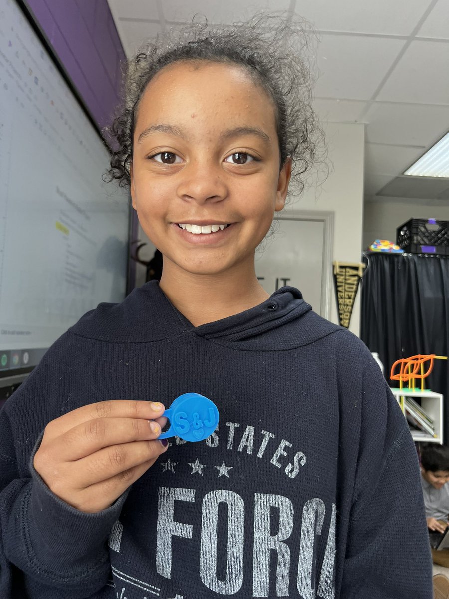 MrsSheriffSTEM's tweet photo. More 3D printing in #STEM 💎 @makerbot https://t.co/EGJQFiMtPe