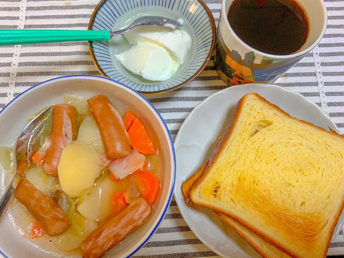 OfficeSouthLake's tweet photo. おはようございます。
ちょっと冷え込んだ朝。昨夜しこんだポトフが良い感じに出来ていました♪( ´▽`)
あきらぱんさんの超リッチトースト、ヨーグルト、コーヒープラスでスタートです♪( ´▽`)
#ポトフ #CookingPro #電気圧力鍋 #トースト #コーヒー https://t.co/s1ginSbacr