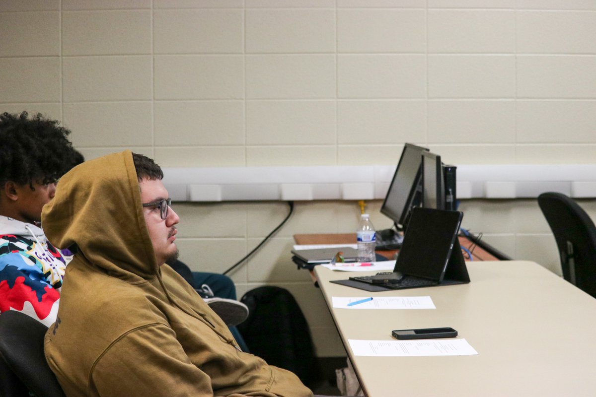 GCCCBroncbuster's tweet image. Today, Gabe Gallardo and Brian Crockett, Broker at Crockett &amp;amp; Co Real Estate with Crockett &amp;amp; Co. Real Estate returned to visit Dr. Ortega&apos;s Personal Finance class. Students had the opportunity to learn and ask questions on #RealEstateInvesting🏘️.

#FinanceClass💸