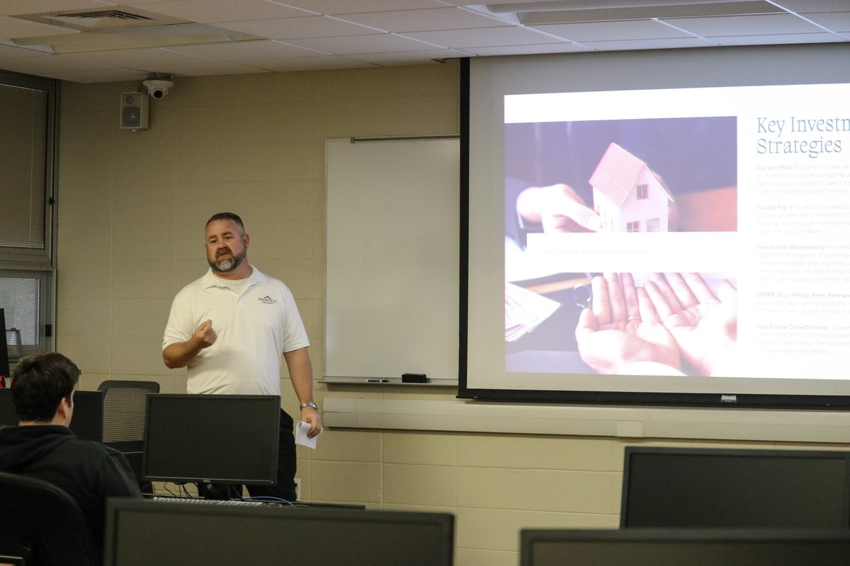 GCCCBroncbuster's tweet image. Today, Gabe Gallardo and Brian Crockett, Broker at Crockett &amp;amp; Co Real Estate with Crockett &amp;amp; Co. Real Estate returned to visit Dr. Ortega&apos;s Personal Finance class. Students had the opportunity to learn and ask questions on #RealEstateInvesting🏘️.

#FinanceClass💸