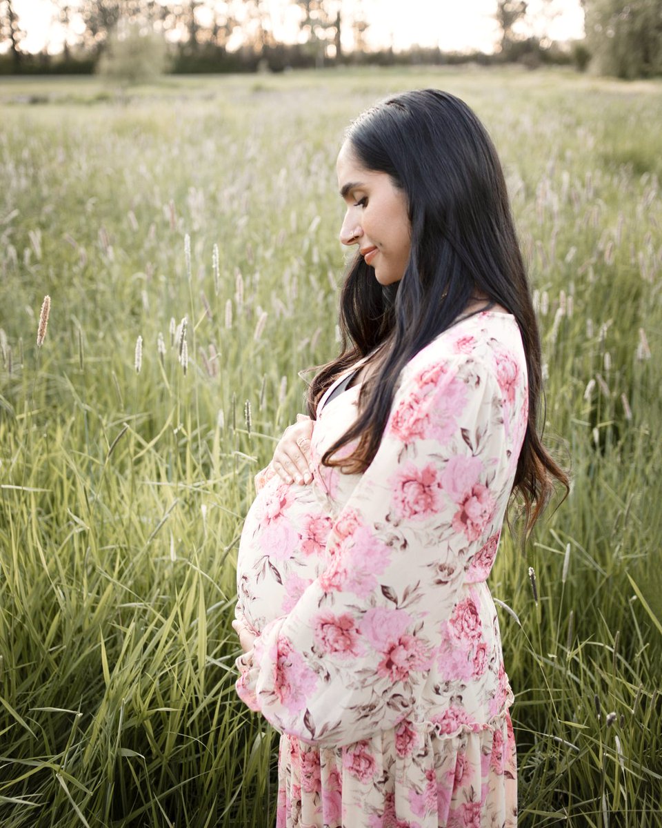 Vancitynewborn's tweet photo. Golden hour. We'll miss you during the fall, but we are living for these beautiful autumn sunsets.  🌥️💗 

#vancouvermaternityphotographer #vancouvermaternityphotos #vancouverpregnancyphotographer #pregnancyphotoideas https://t.co/vjYOI5bvIx