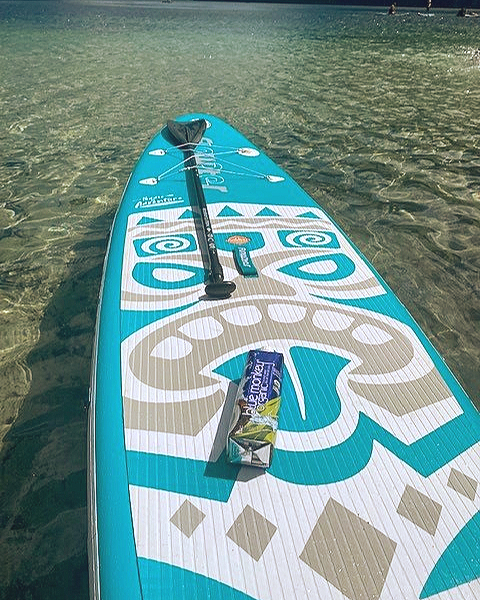 bluemonkeydrink's tweet photo. We’re throwing it back to Summer’s adventures 💦

You just can’t beat the lakes in Canada, and they are made even better with our Organic Coconut Water in hand 😍

💙🐒 https://t.co/TXEFdJ47eE