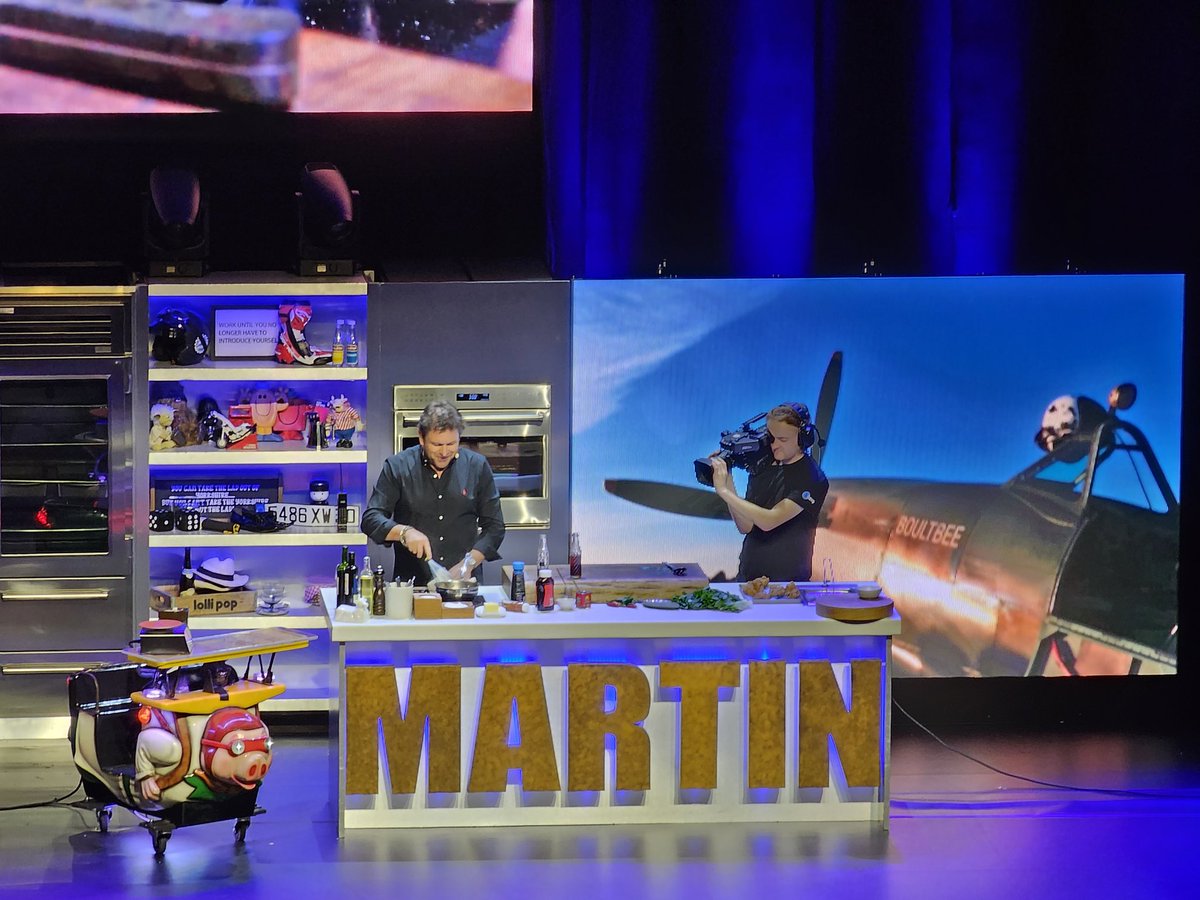 TerriBooker's tweet photo. Great evening @ArenaSwansea watching @jamesmartinchef in his show #JamesMartinLive
Plenty of laughs and loads of fun
#poorSam https://t.co/kYOpSMvygy