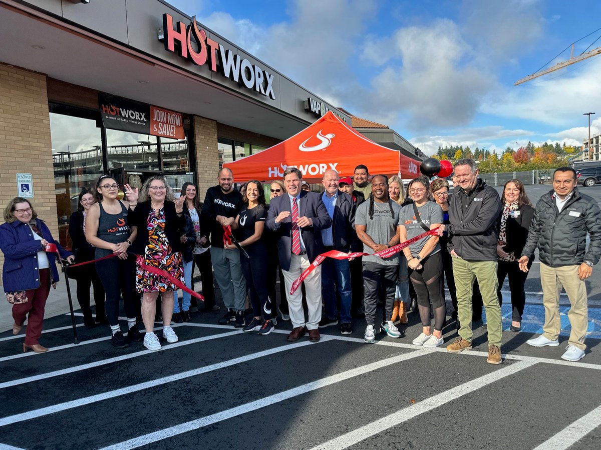 WAFederalWay's tweet photo. Our dedicated City Councilmembers joined me in welcoming @OfficialHOTWORX #federalway franchise owner Michelle Sparks and her fantastic team to our community with a ribbon-cutting ceremony! HOTWORX has revolutionized working out and takes it to the next level! #nextlevelworkouts https://t.co/4CeM3hAlL1
