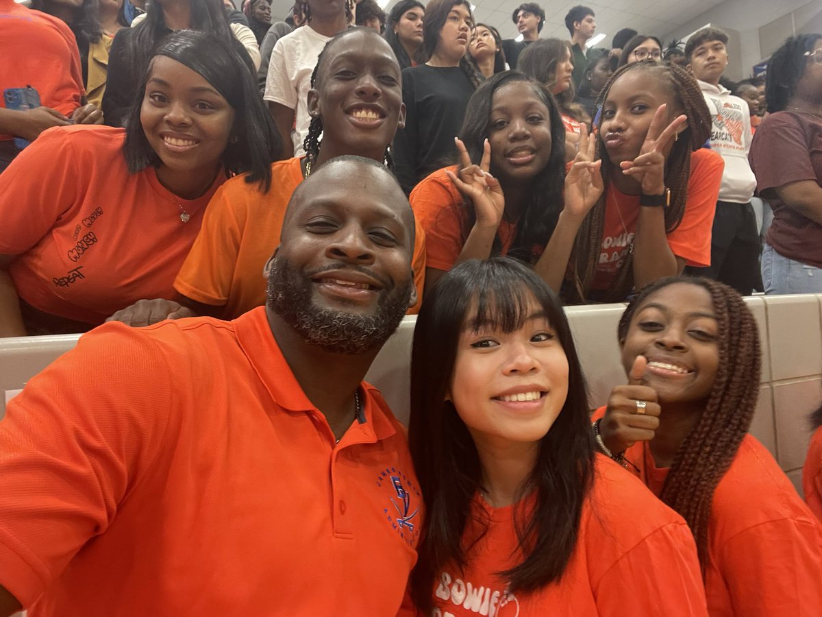 Senior panoramic picture day! I’m so blessed to have this administration team, counselors, and student leaders to help with all the craziness that occurs in a school building daily. #govols #dreamteam #crosstheline #education