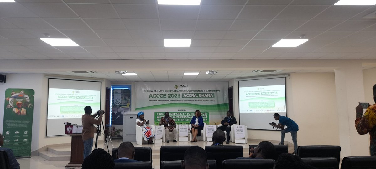 maama_nii's tweet photo. #Throwback to the Africa Climate Communication Conference &amp; Exhibition (26/09/2023)☀🌧⬆️
▪︎Social media must be utilized in sharing info about climate change
▪︎Information must be accurate, science based and easy to understand at all levels

#ACCCE2023 #Climateaction #ACCCE https://t.co/fRNVpbB64S