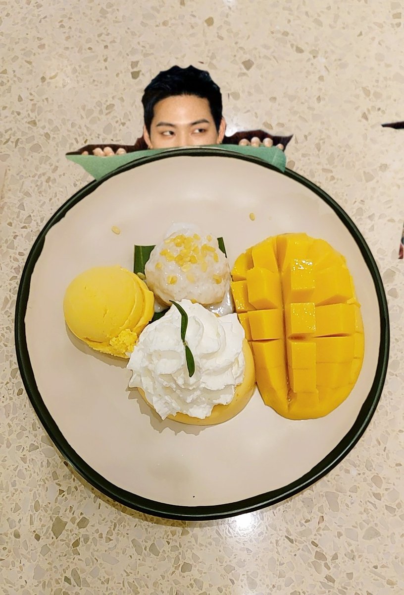 shinobuhime's tweet photo. Here's your favorite fruit! 😋🥭🐥💚💙🌴 @jaybnow_hr #mangostickyrice #mangopudding #mangoifecream
#JAYB #제이비 #JAYBinarmy_D267
#SeasonalHiatus #OneMoment #PressPausewithJAYB
#IGotYourBack https://t.co/PkNiWqrOSK