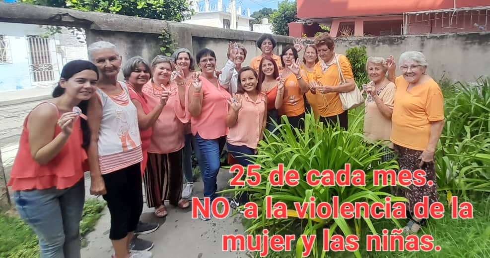 25 de octubre, como cada mes, el mundo y #Cuba se visten de naranja para condenar la violencia contra las mujeres. Puertas abiertas en las Casas de Orientación a las Mujeres y las Familias, en parques, la juventud pinta como ven la vida libre de violencia...#Tolerancia0
#FMC