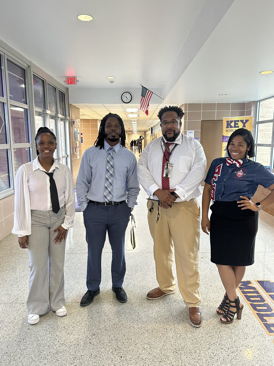 KeyMS_Cougars's tweet photo. Don’t Get Tied into Drugs! 🛑

Key Middle School Family Wearing Neck Ties and Hair Ties! 💜💛 

#KMS @HISDNorthDiv #Cougars #KeyMiddle https://t.co/00F5bTb5BM