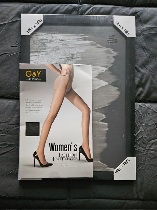 Omg this is hands down the biggest packaging I've ever seen for hoisery! https://t.co/zSQSs4z2J7<a href="/tag/mvsales"class="tags"><span>#mvsales</span></a>