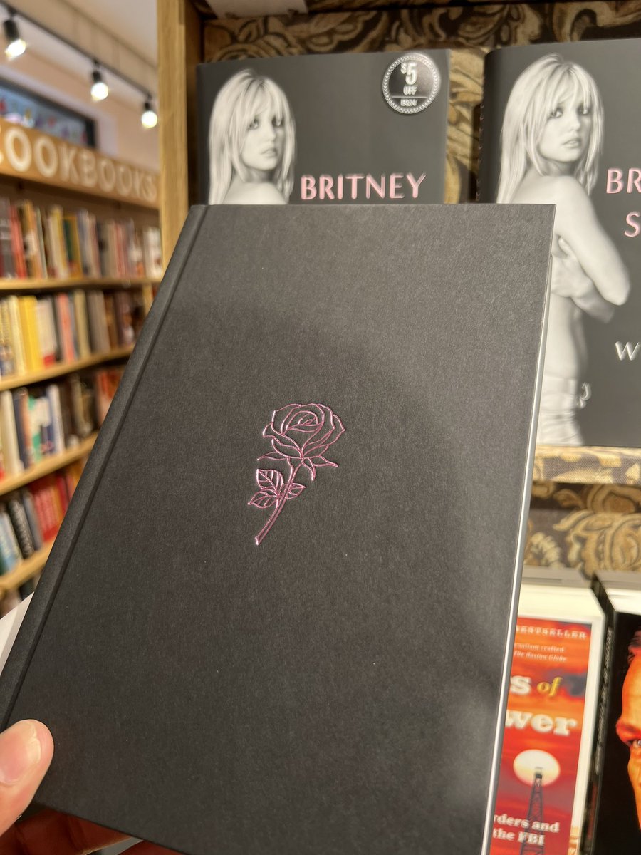 according2b4r's tweet photo. i have the UK version of #TheWomanInMe and i'm mad that it's missing the🌹! i need the US #projectrose edition! 😍 https://t.co/964iXTe4ES