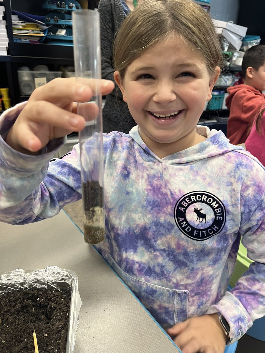 mschoenberger's tweet photo. #fourthgraders work as #geotechnical #engineers taking core samples! #STEM @EiE_org @MH_AllenSchool https://t.co/kLaR9n4nW1