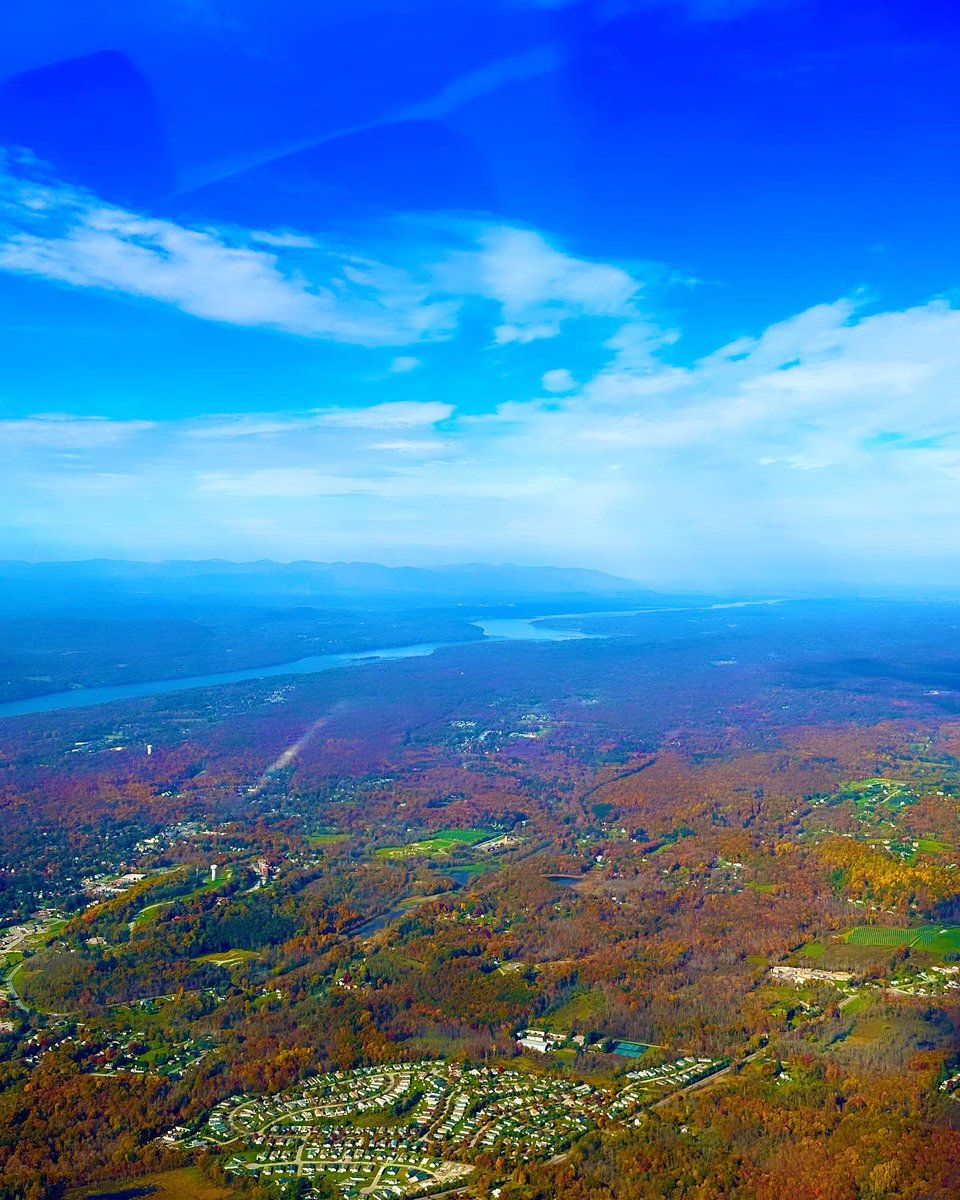 PilotFun101's tweet image. A little flight with Joe in his ￼Comanche250. What a Awesome Day!  #PilotFun101 #AviationIsAwesome @FlyingEyesWorld