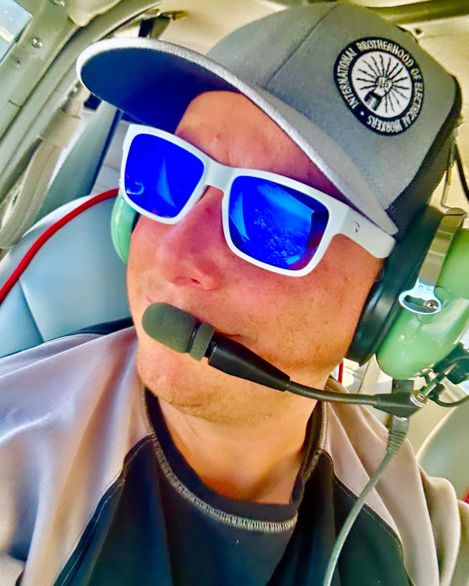 PilotFun101's tweet image. A little flight with Joe in his ￼Comanche250. What a Awesome Day!  #PilotFun101 #AviationIsAwesome @FlyingEyesWorld