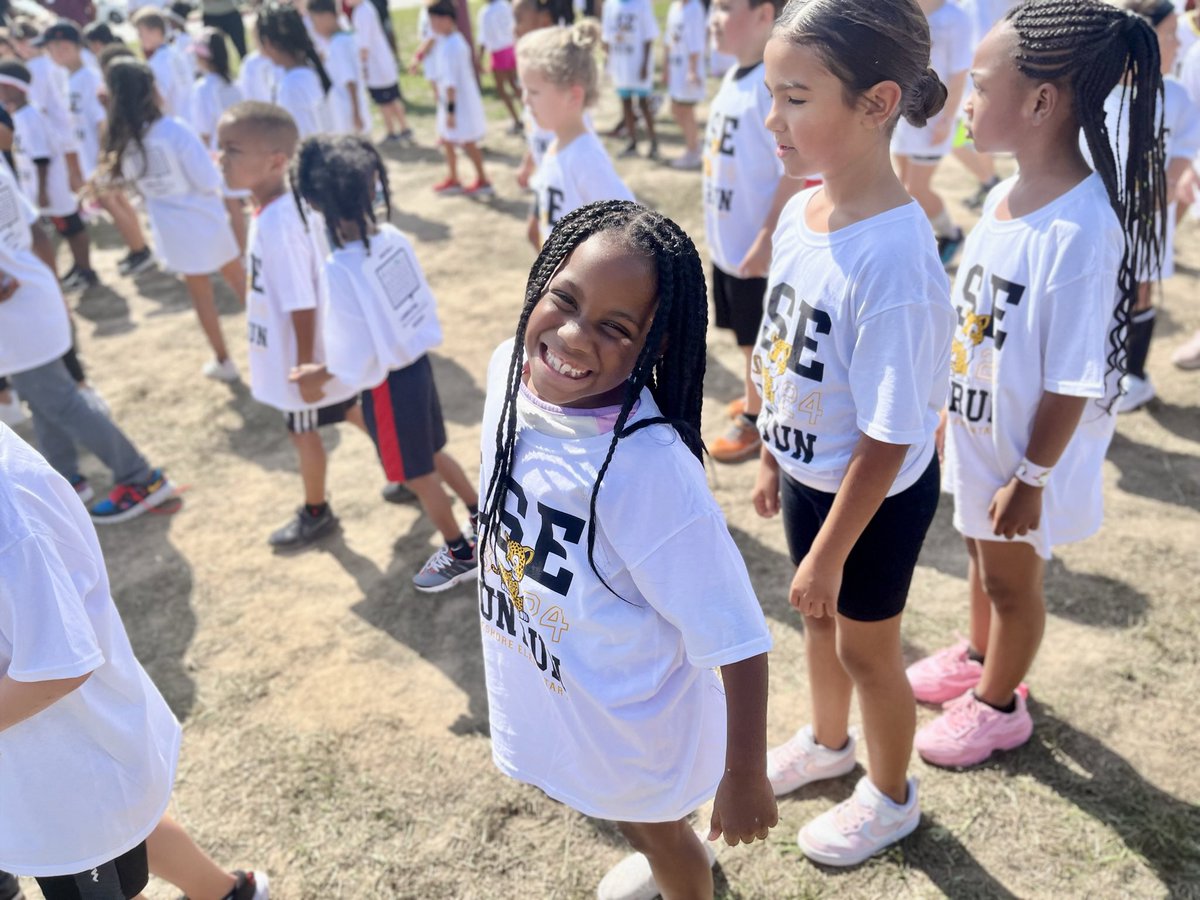 msjackson_LSE's tweet photo. We put the โFUNโ in yesterdayโs Fun Run!!!! ๐โโ๏ธ๐๐โโ๏ธโ๏ธ๐ #WeAreLakeshore #LSEcares @HumbleISD_LSE https://t.co/NYqP3aspOj