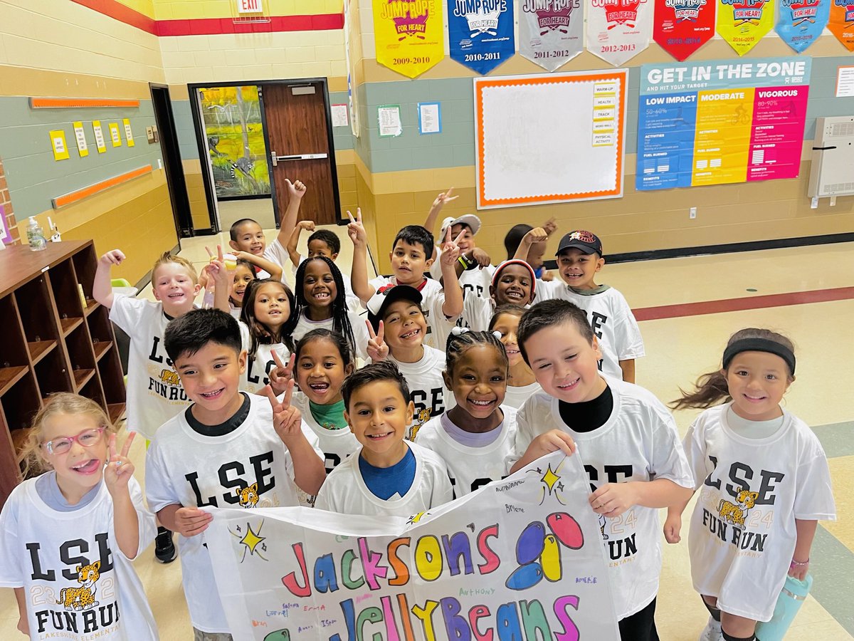 msjackson_LSE's tweet photo. We put the โFUNโ in yesterdayโs Fun Run!!!! ๐โโ๏ธ๐๐โโ๏ธโ๏ธ๐ #WeAreLakeshore #LSEcares @HumbleISD_LSE https://t.co/NYqP3aspOj
