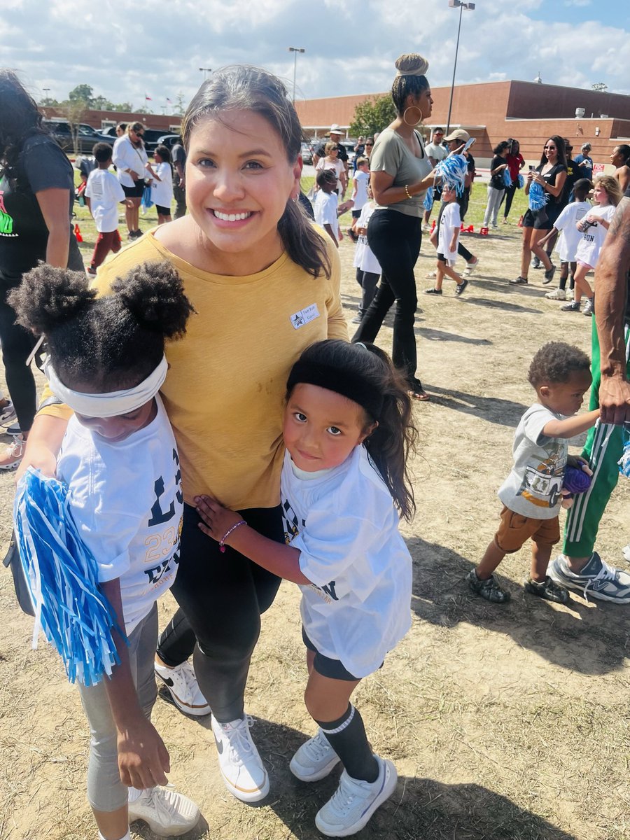 msjackson_LSE's tweet photo. We put the โFUNโ in yesterdayโs Fun Run!!!! ๐โโ๏ธ๐๐โโ๏ธโ๏ธ๐ #WeAreLakeshore #LSEcares @HumbleISD_LSE https://t.co/NYqP3aspOj