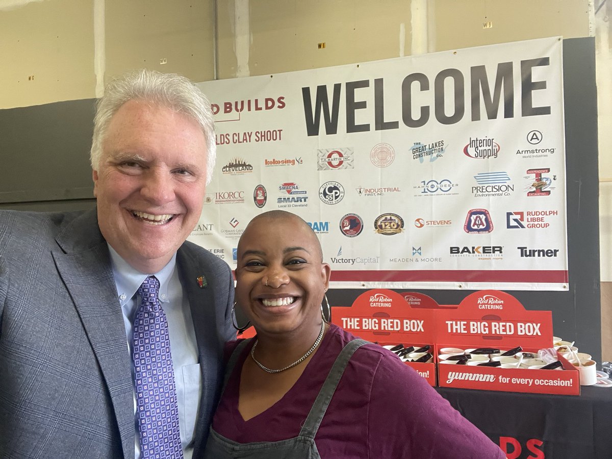chrisronayne's tweet photo. Great to meet the graduates of #CLEBuilds today. Thanks to @CleBCTC &amp; Construction Employers Association for sponsoring this program. Proud to join the 19 apprentices who will join the construction trades family I. #CLE 
Union trades = strong wages and benefits #UnionStrong 👊🏼 https://t.co/dm8B2j11DM