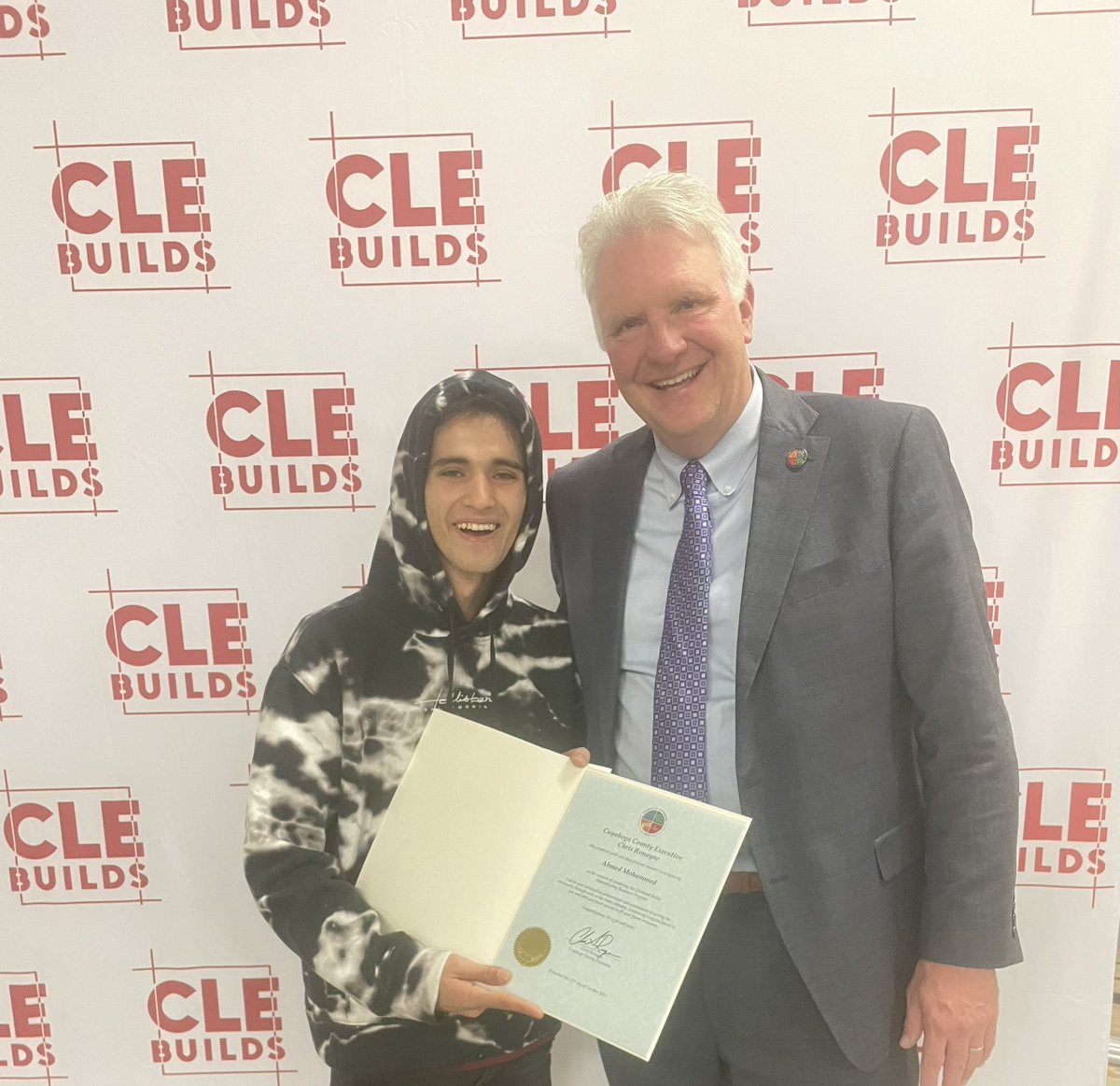 chrisronayne's tweet photo. Great to meet the graduates of #CLEBuilds today. Thanks to @CleBCTC &amp; Construction Employers Association for sponsoring this program. Proud to join the 19 apprentices who will join the construction trades family I. #CLE 
Union trades = strong wages and benefits #UnionStrong 👊🏼 https://t.co/dm8B2j11DM