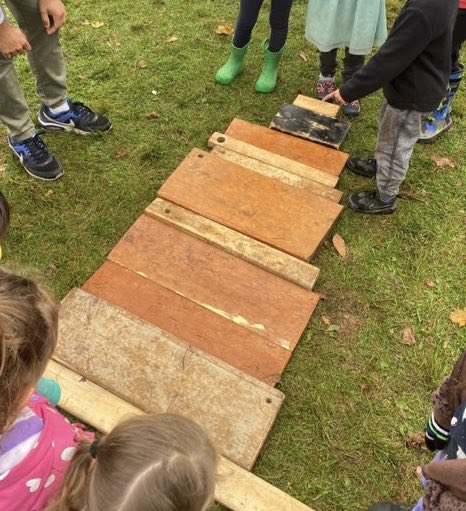 ManorParkPS's tweet photo. Outdoor #math using #LooseParts to investigate measurement, length and ordering from smallest to biggest. ⁦@OCDSBoec⁩ ⁦@OCDSB⁩ https://t.co/IsS5rbydCj