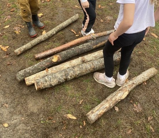 ManorParkPS's tweet photo. Outdoor #math using #LooseParts to investigate measurement, length and ordering from smallest to biggest. ⁦@OCDSBoec⁩ ⁦@OCDSB⁩ https://t.co/IsS5rbydCj