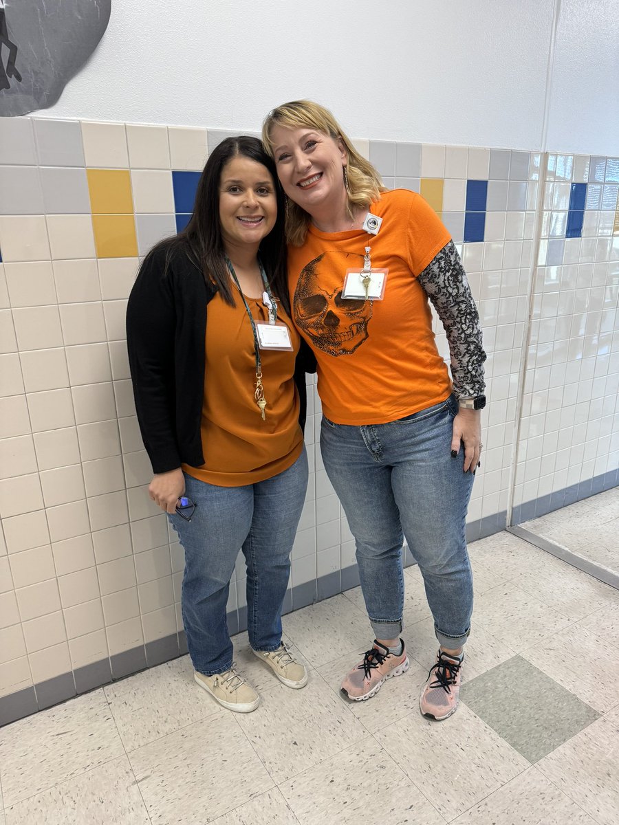 PowellEPISD's tweet photo. Powell Elementary stood against bullying today by wearing orange! 
#ItStartsWithUs
@ELPASO_ISD https://t.co/8wILXjInUI