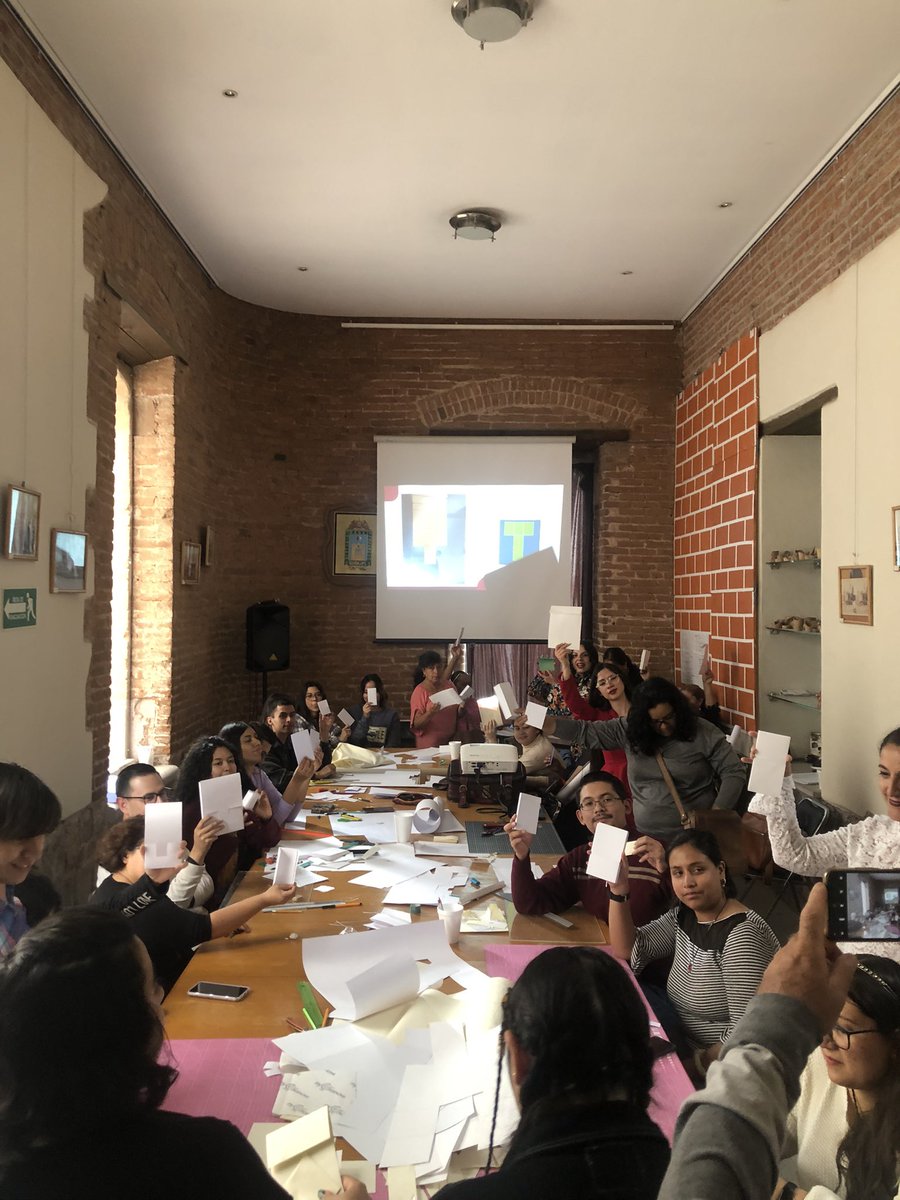 eecyrzrr's tweet photo. Taller de elaboración de guardas para documentos antiguos. https://t.co/JprhE051d8