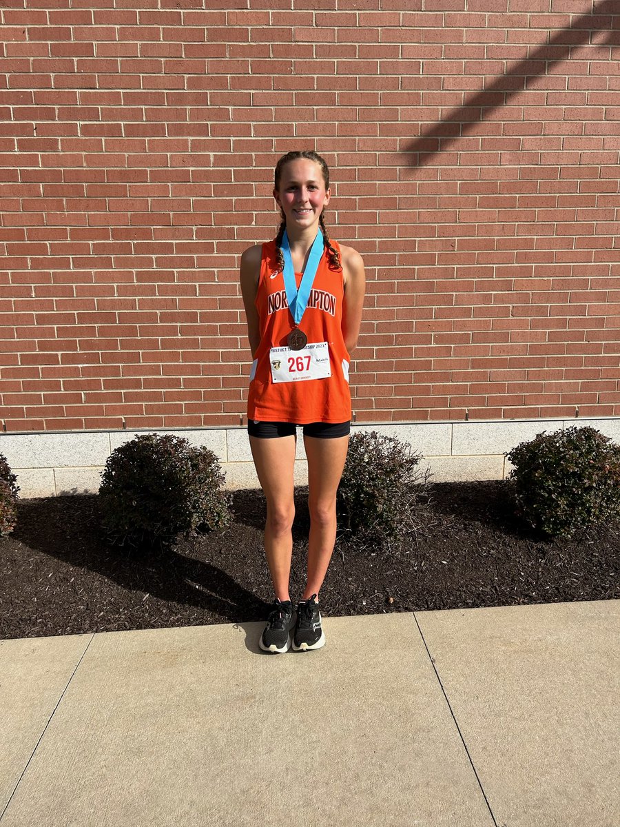 And so ends another year at Districts. Both teams improved from last weeks EPC finish placing 7th!
Liv medaled at 10th, earning a trip to States next weekend!