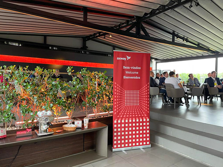 Axway's tweet image. As a patron of the MIT CISR (@mit_cisr), we had the pleasure of hosting a breakfast session for CEOs with the presence of Peter Weill, author of the book, “Future Ready: The Four Pathways to Capturing Digital Value”.

#AxwayLATAM #Digital #DigitalChallenges