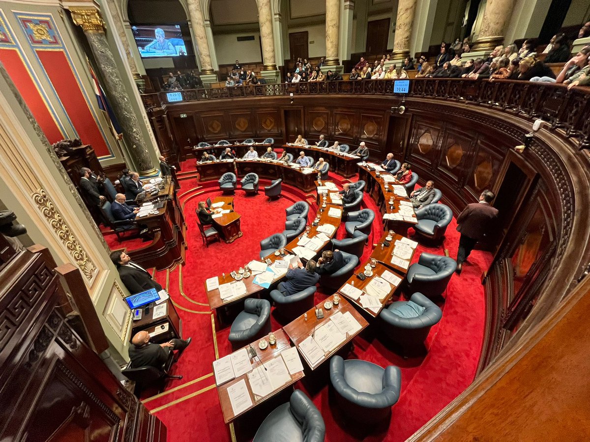 DCaggiani's tweet photo. 🛑Al momento de debatir el proyecto de ley enmarcado en los ex trabajadores de Casa de Galicia, los senadores del Partido Nacional y el Partido Colorado, no solo deciden no apoyarlo, sino que se retiran de sala sin siquiera escuchar las exposiciones. https://t.co/nw2xRICfga