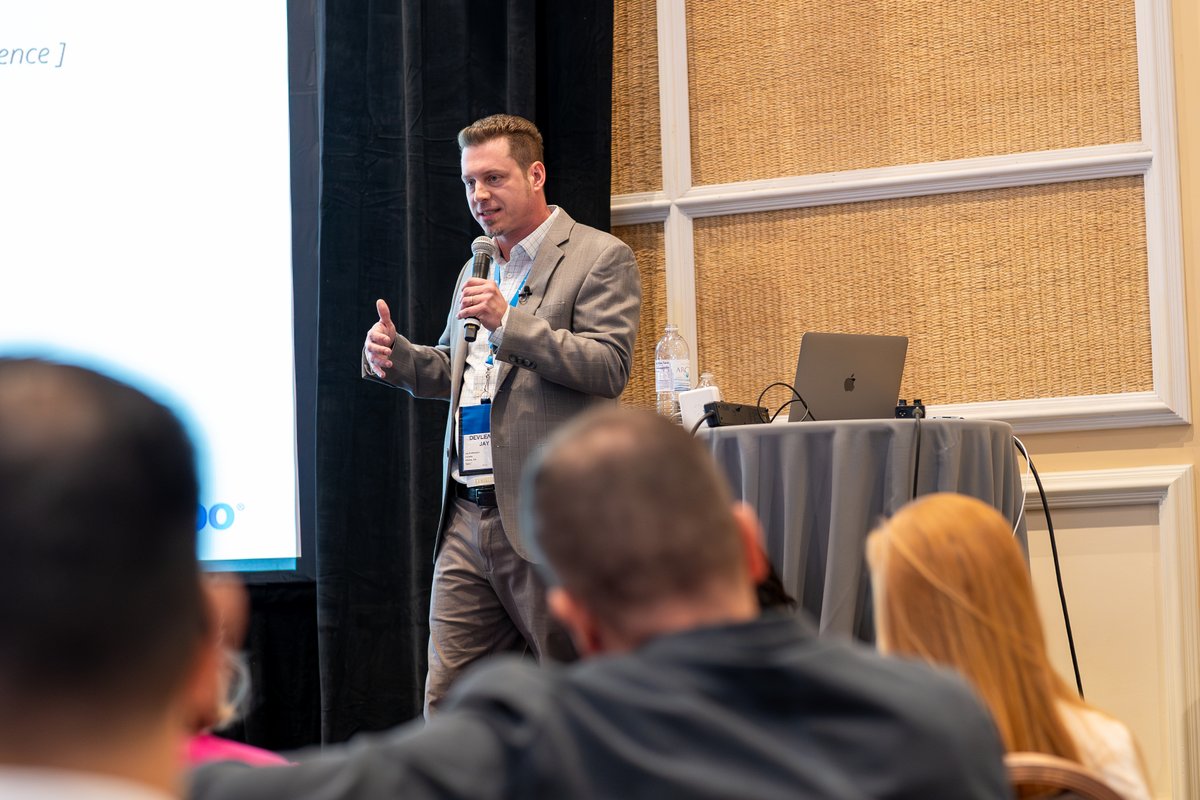 docebo's tweet photo. The learning landscape is evolving. Here are three key takeaways for efficient growth:
1. Manage your learning tools and technologies like a homeowner
2. Understand how to scale
3. Pick a path and go all in on a governance strategy
#DevLearn #DevLearn2023 #ShapeTheFuture https://t.co/0EJdKRGYZa