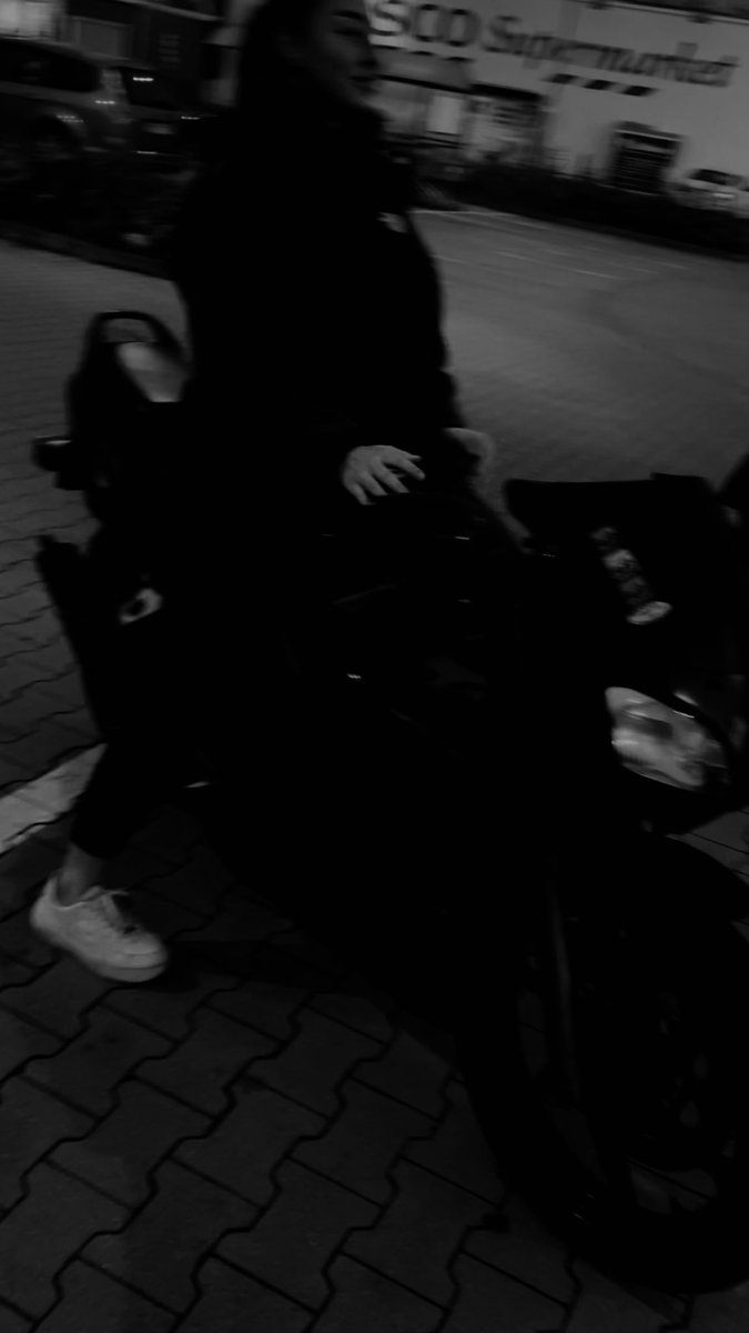 jajjmood's tweet photo. 🏍️🙇🏽‍♀️ https://t.co/OoBHoTaGhF