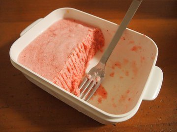 イチゴがたくさん採れると、あんなこともこんなこともやりたい放題。 アイスは食べかけの写真ですみません。