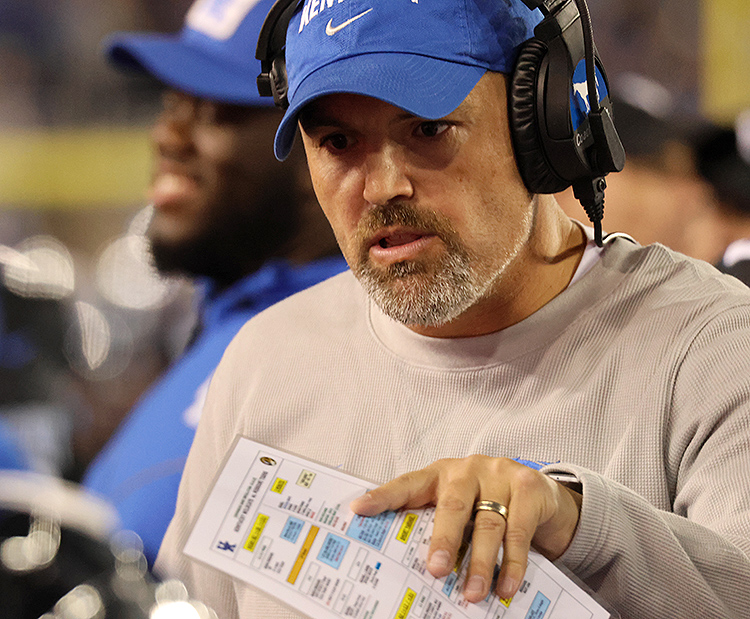 New on The House of Blue tonight... Brad White and the Kentucky Wildcats defense talk about prep for the up-tempo Tennessee offense... #BBN kentucky.forums.rivals.com/threads/uk-foo…