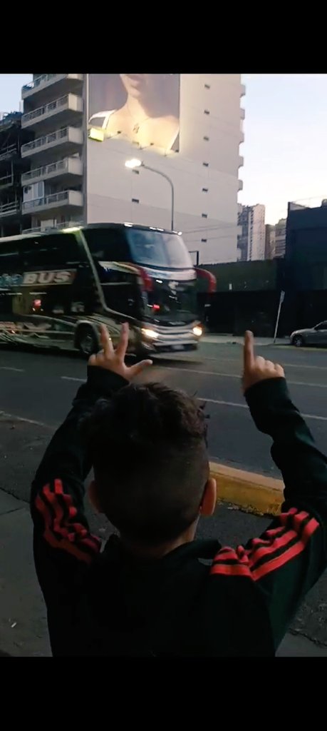 Mírame Tevez !!! La copa eterna!!!