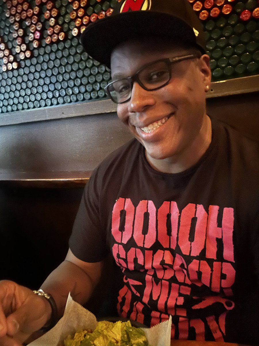TheRealDTLew's tweet photo. Pregaming before #AEWDynamite in Philly. And yeah, @TheDLewPodcast LOVES The Acclaimed #AEW
#ScissorMe #TheDLewPodcast #WeBLEAV
@BleavNetwork
@BleavSports
@Bowens_Official
@PlatinumMax
@RealBillyGunn https://t.co/SOuP7YzXSA