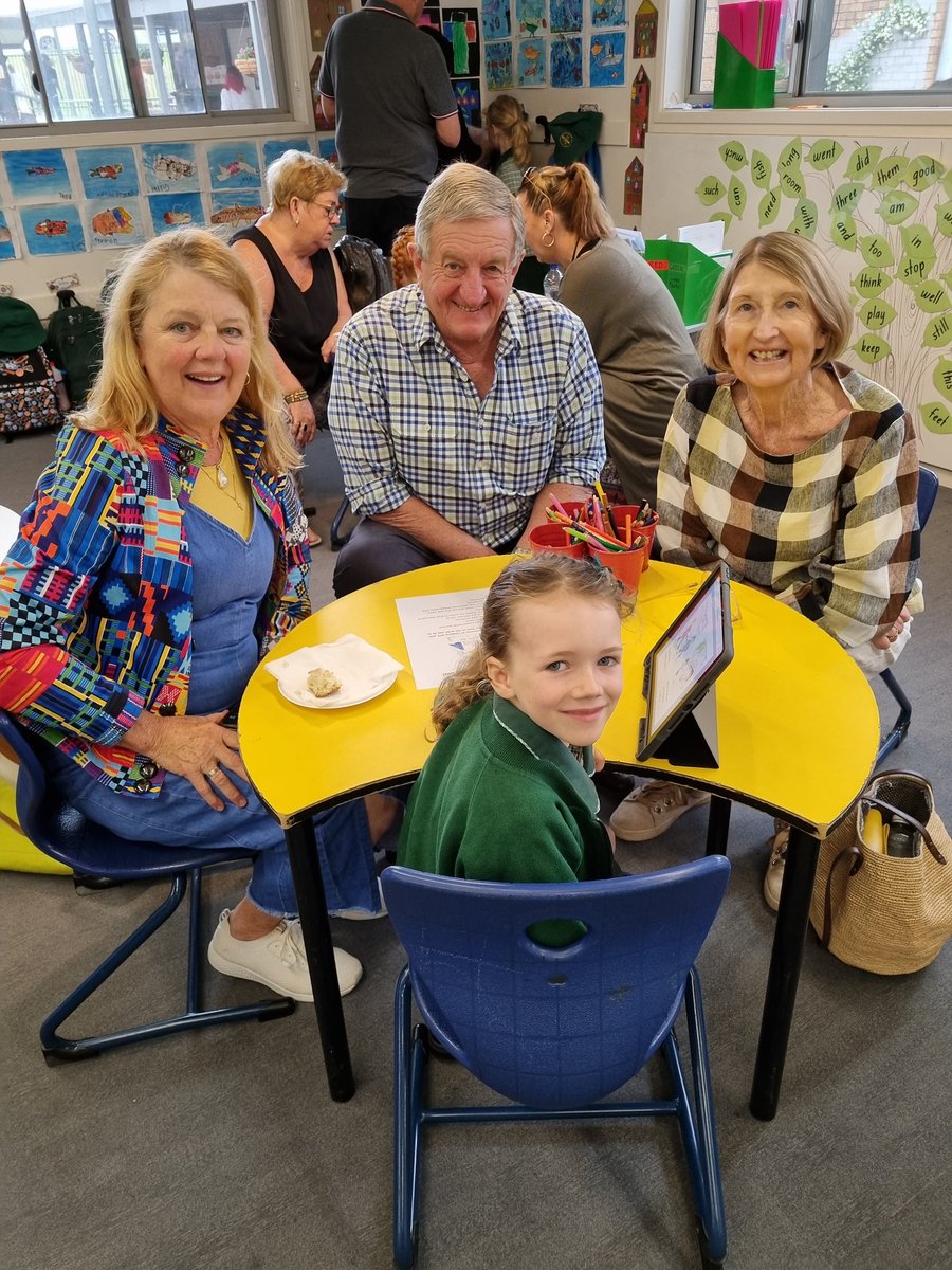 CleverKindy's tweet photo. Grandparents day 💙 https://t.co/M7bkr4pHCT