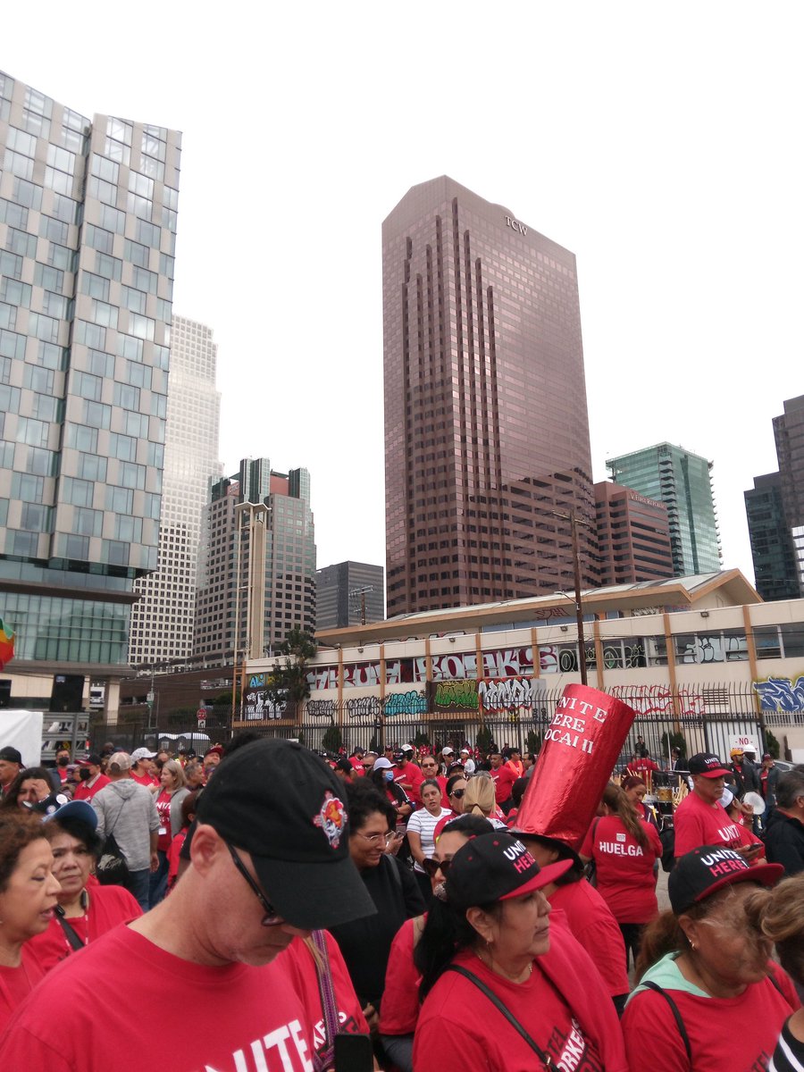 When we become one  
We become bigger then them
I had the honor today to march with all my fellow Union members 🪧📣 ✊🏼
Si Se Puede #UniteHereLocal11 10/25