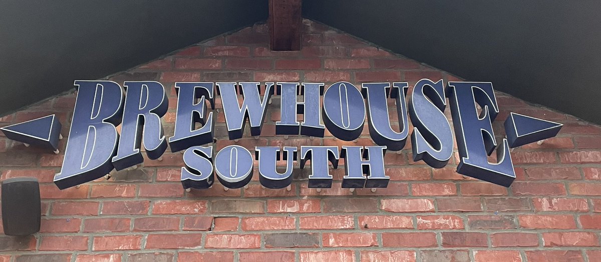 We are live at Brewhouse South for Smashville Live with special guest #Preds Head Coach Andrew Brunette!