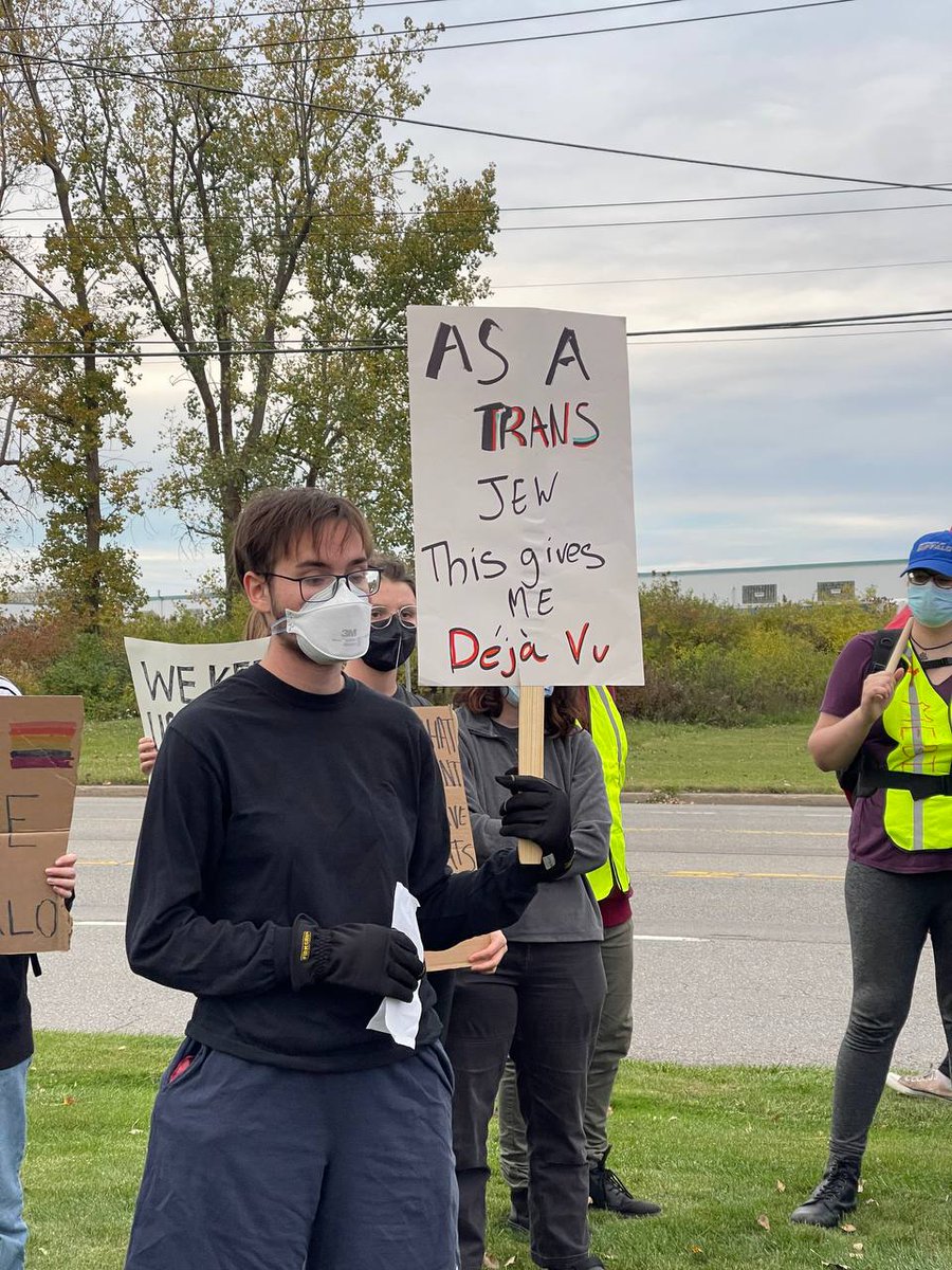 charliekirk11's tweet photo. NEW—These are actual protesters right now at our @TPUSA "Live Free Tour" stop at the University of Buffalo with Candace Owens.

They're not sending their best, folks. https://t.co/JM4Gm8KT6c