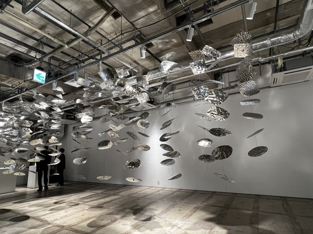 machikoba_pro's tweet image. 兜町と言えば証券取引所のイメージしか無かったですが素敵な空間に出会いました。

側島製罐 @sobajimacan も参加している日本製鉄さんのデザインプロジェクトでブリキの魅力を再発見
缶の概念を再考する🤔

#DESIGNART
#keshiki