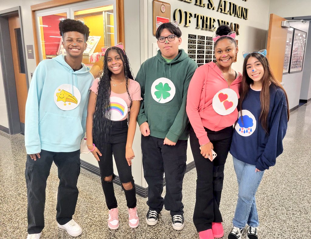 #PikeFamily, thank you so much to everyone who came out to <a href="/PikeHighSchool/">Pike High School</a>'s Safe Trick or Treat!

#PikeProud #Community ❤️