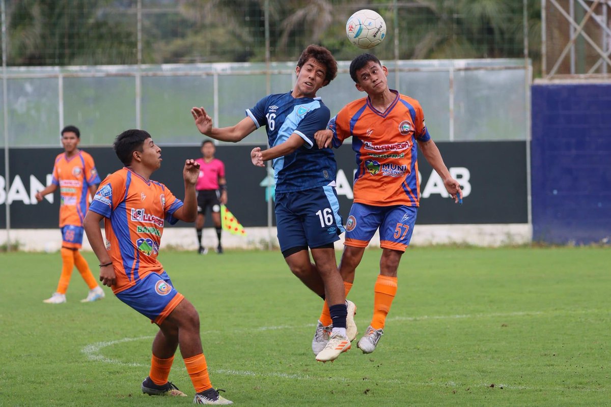 La #SeleSub20 se impuso 5-0 sobre Palencia (3ra División) en su partido de entrenamiento. 

#VamosGuate 💙🇬🇹💪⚽️