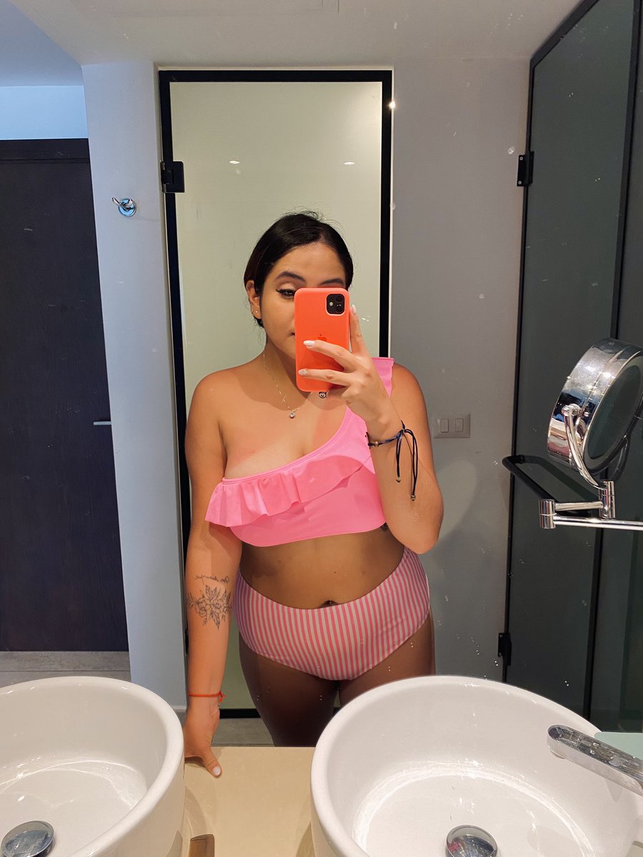kandreac_'s tweet photo. yo en traje de baño 1000/10 🥥✨🌸🥵 https://t.co/t1E1m7N8Lp