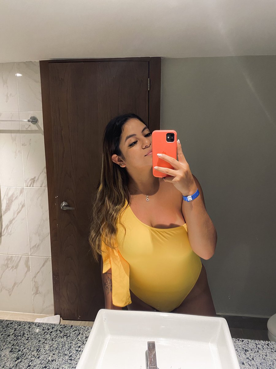 kandreac_'s tweet photo. yo en traje de baño 1000/10 🥥✨🌸🥵 https://t.co/t1E1m7N8Lp